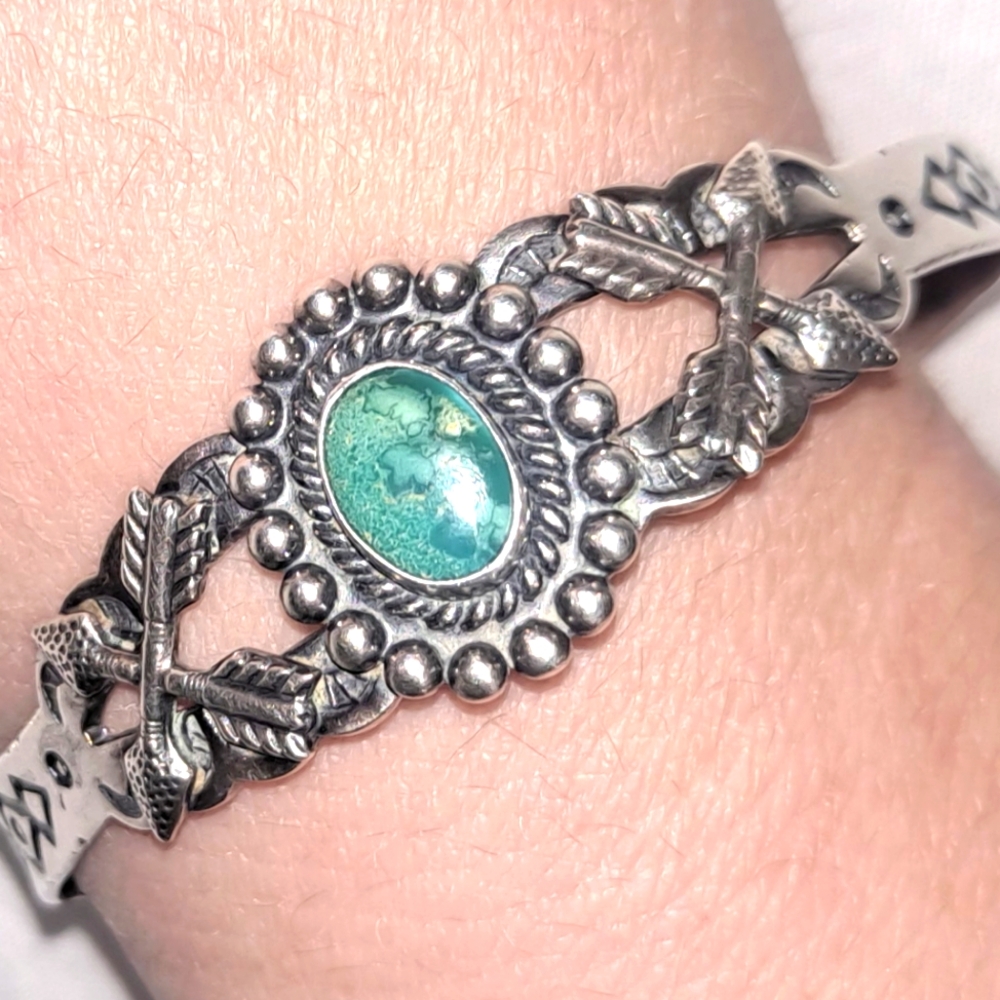*VINTAGE* Fred Harvey children's cuff bracelet